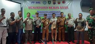 Manajemen PT SRL menandatanganai MoU dengan perangkat Kelurahan Tanjung Kapal dan Desa Sri Tanjung (foto/ist)